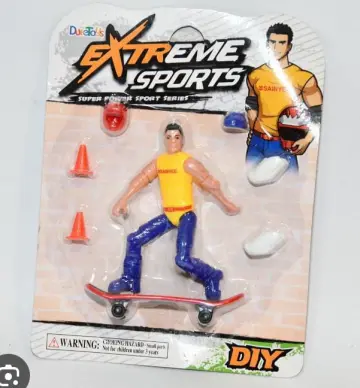 MUÑECO CON PATINETA RF:8930